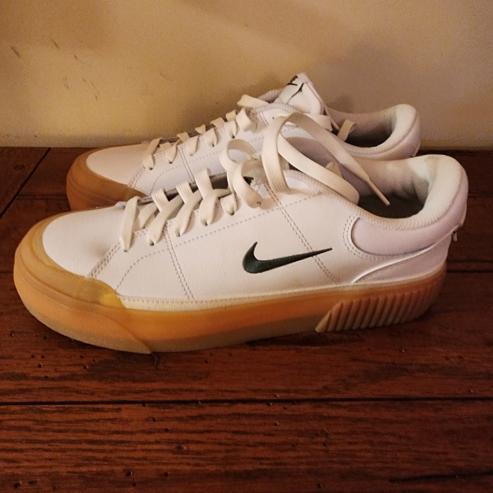 Nike Women's Court Legacy Lift